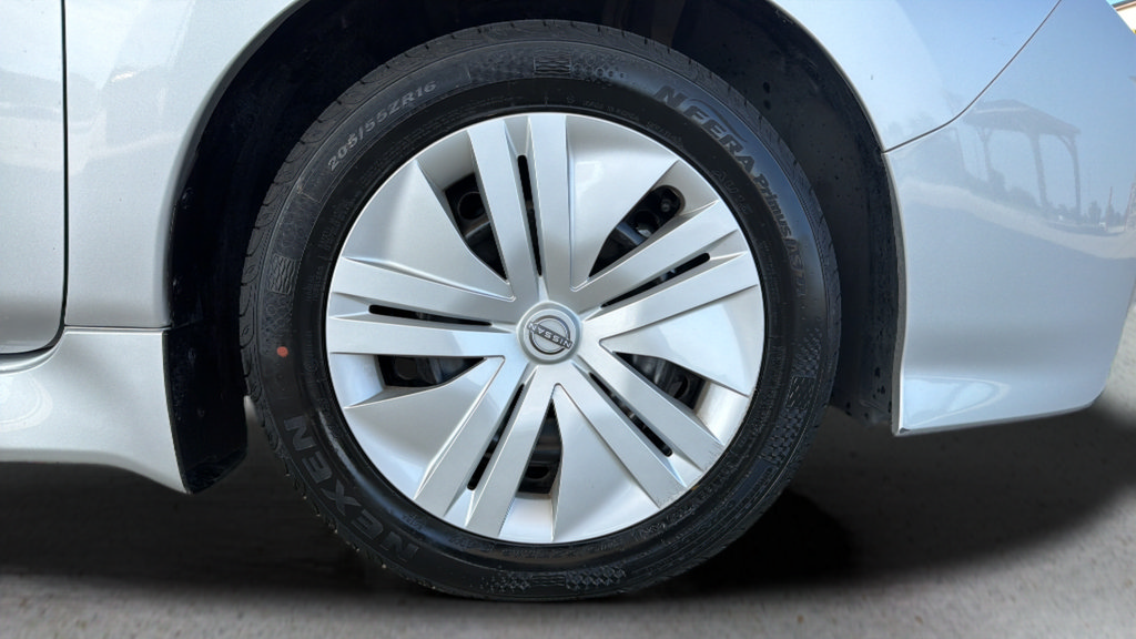Certified 2025 Nissan Leaf S FWD image 12