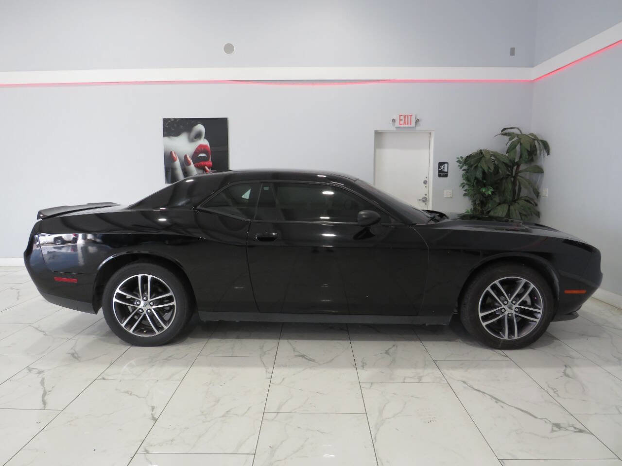 Used 2019 Dodge Challenger SXT AWD/4WD image 2