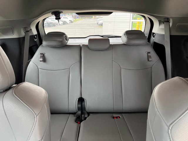 Used 2025 Toyota Sienna XLE w/ XLE Plus Package AWD/4WD image 33