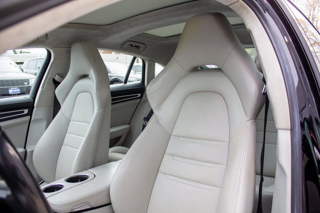 Used 2023 Porsche Panamera GTS w/ Premium Package image 12