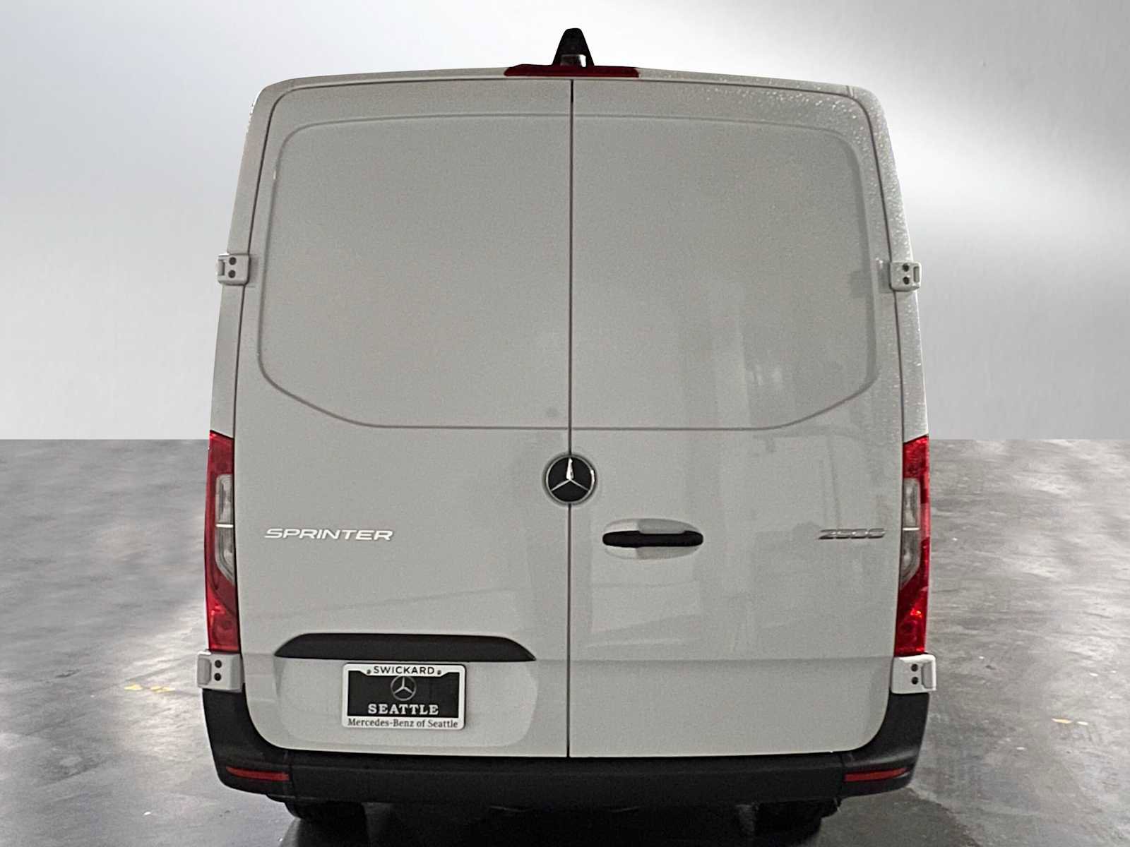 Used 2025 Mercedes-Benz Sprinter 2500 image 4