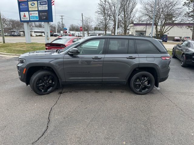 Certified 2025 Jeep Grand Cherokee Altitude image 6