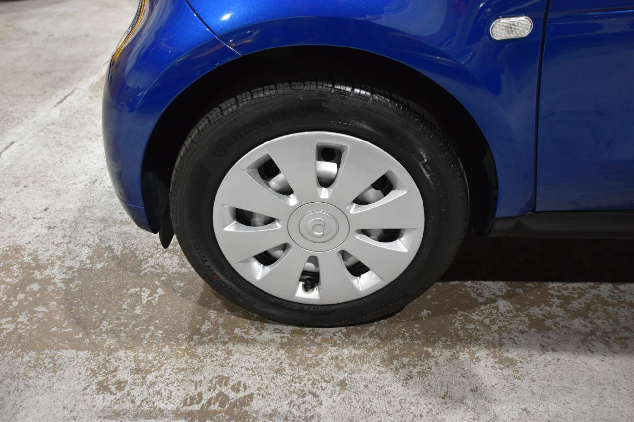 Used 2016 smart fortwo pure RWD image 30