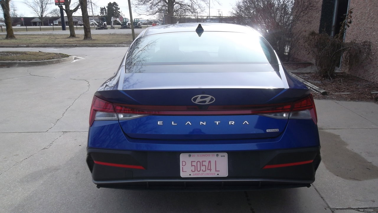 Used 2025 Hyundai Elantra Blue image 5