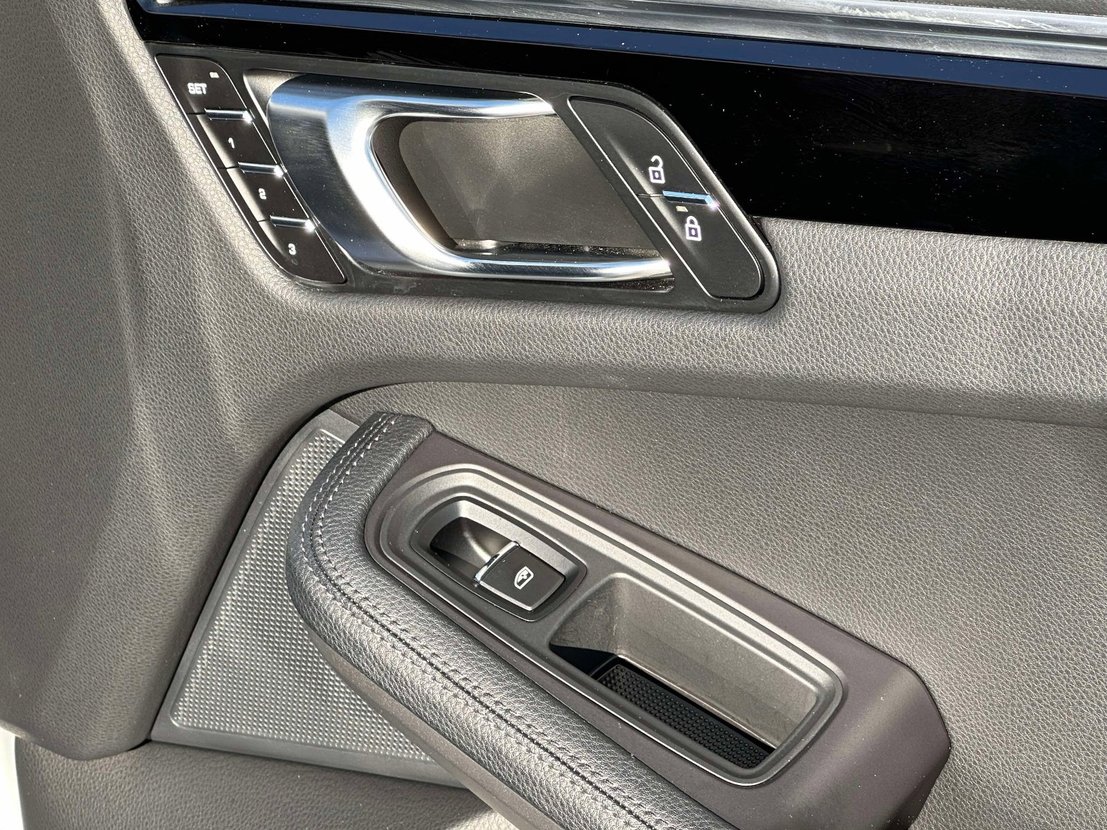 Used 2022 Porsche Macan S image 25