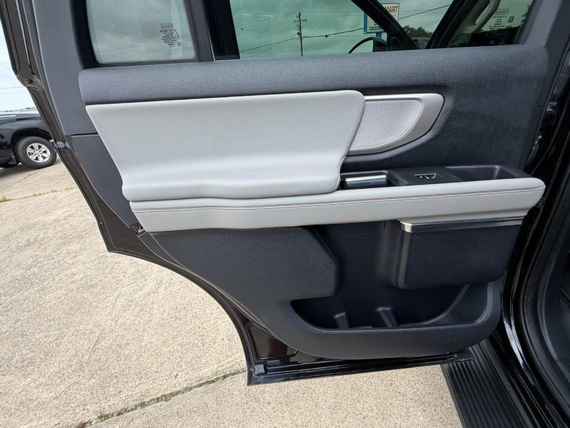 Used 2025 Ford Expedition Active AWD/4WD image 28
