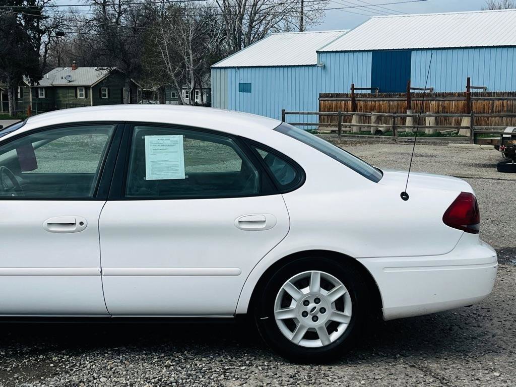 Used 2007 Ford Taurus SE FWD image 3