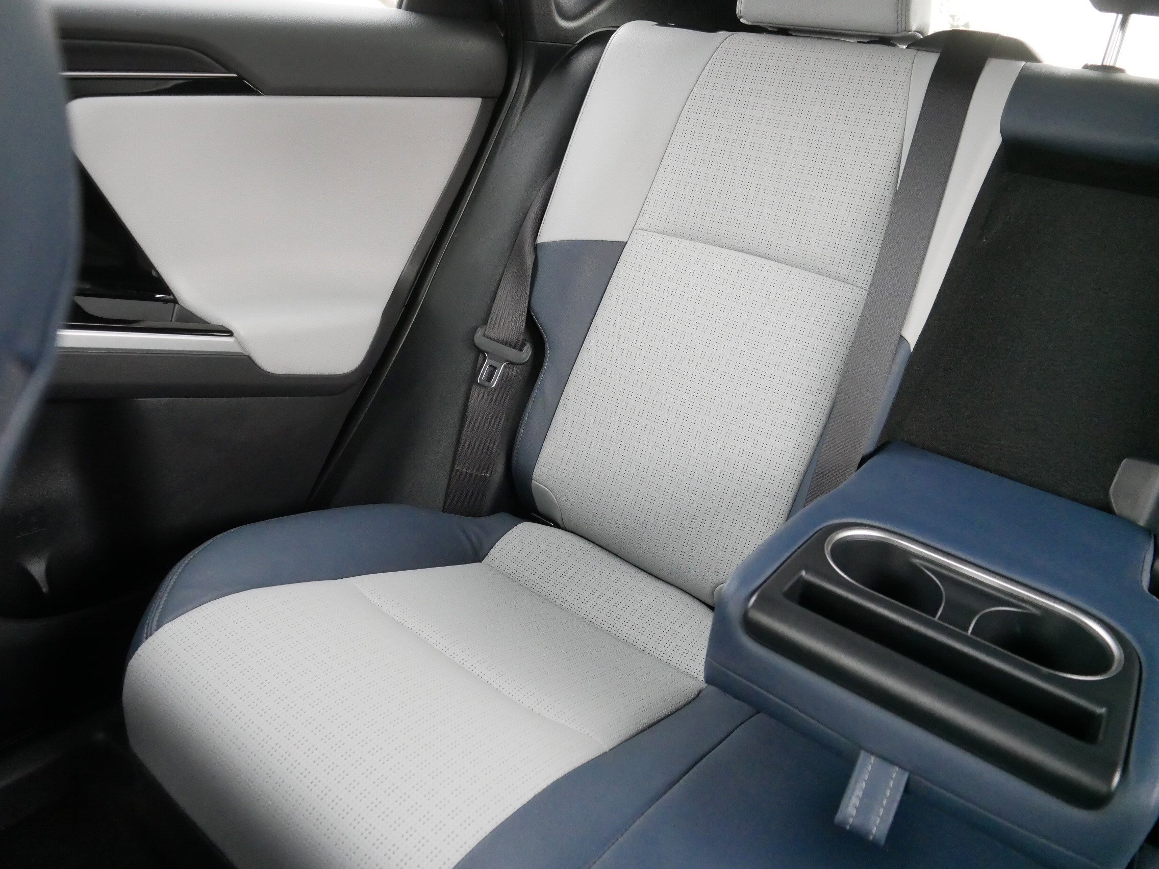 Used 2024 Subaru Solterra Limited image 12