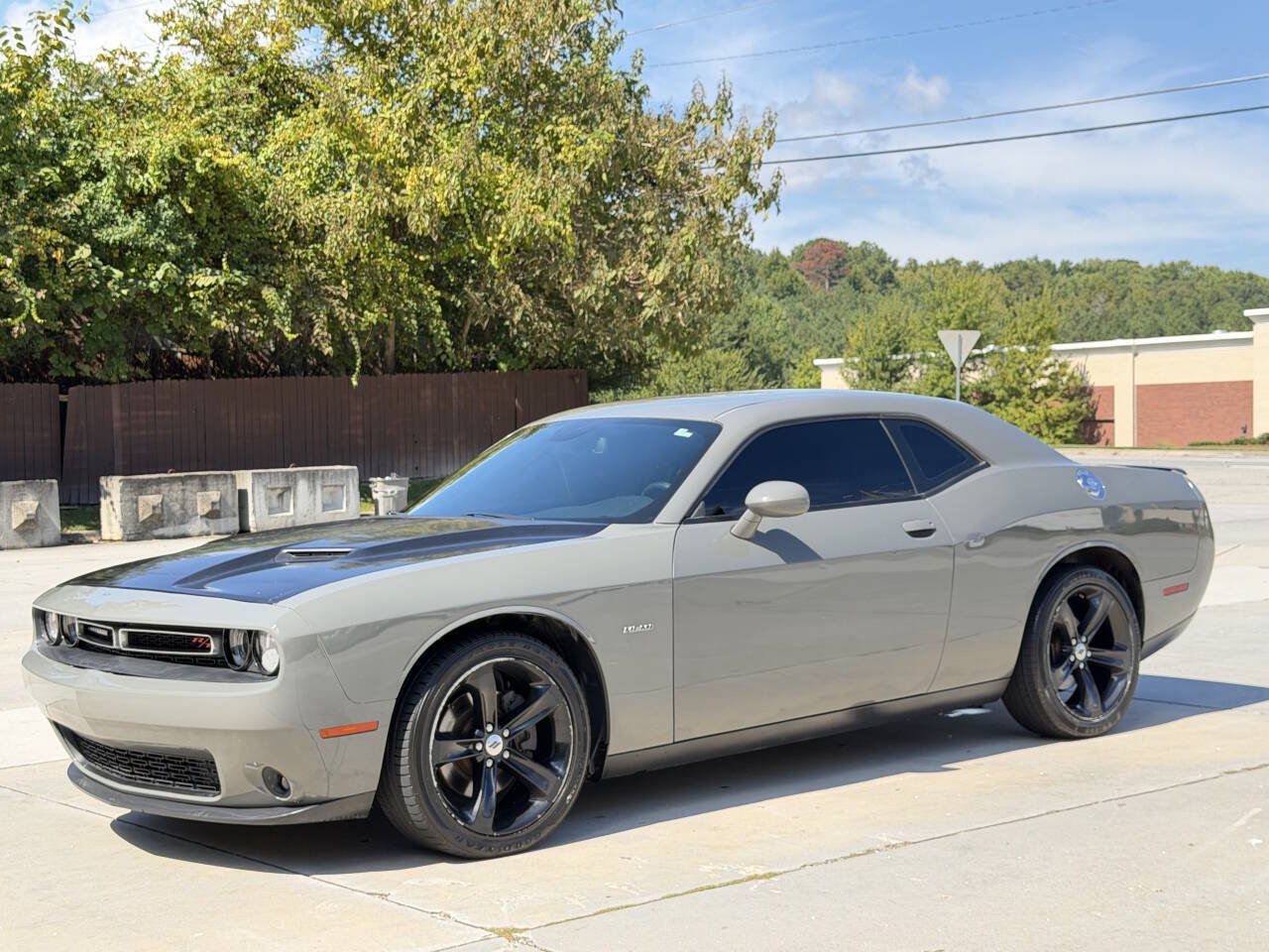 Used 2017 Dodge Challenger R/T RWD image 2