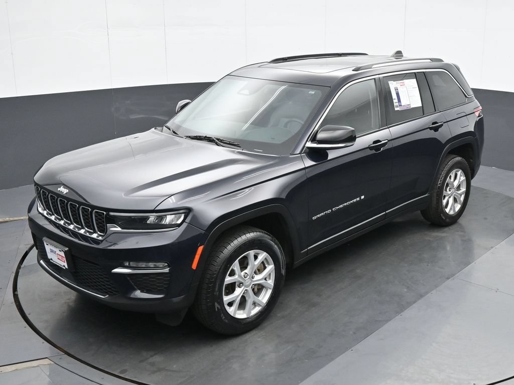 Used 2023 Jeep Grand Cherokee Limited AWD/4WD image 17