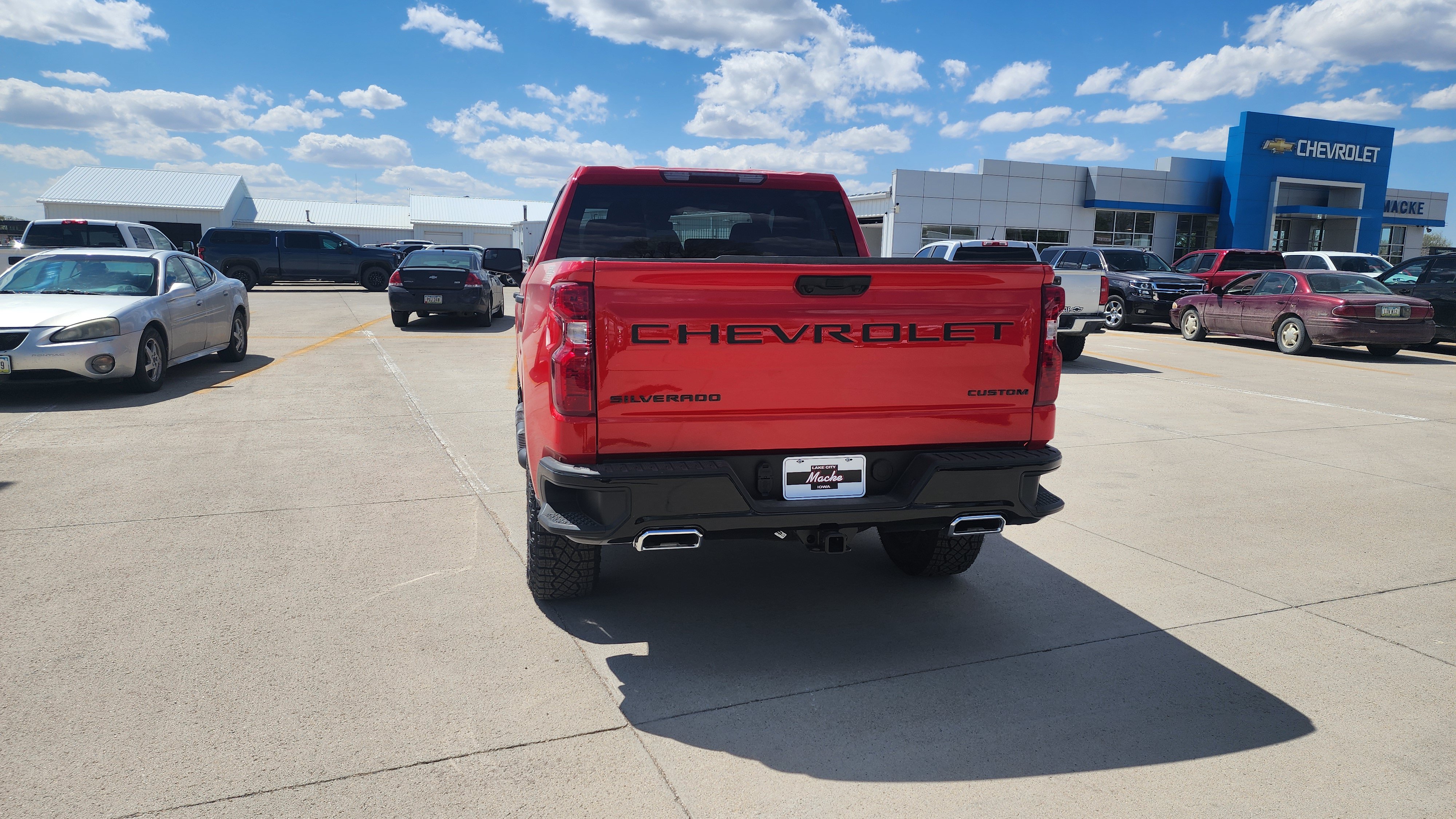 New 2026 Chevrolet Silverado 1500 Custom Trail Boss w/ LPO, Dark Essentials Package AWD/4WD image 6