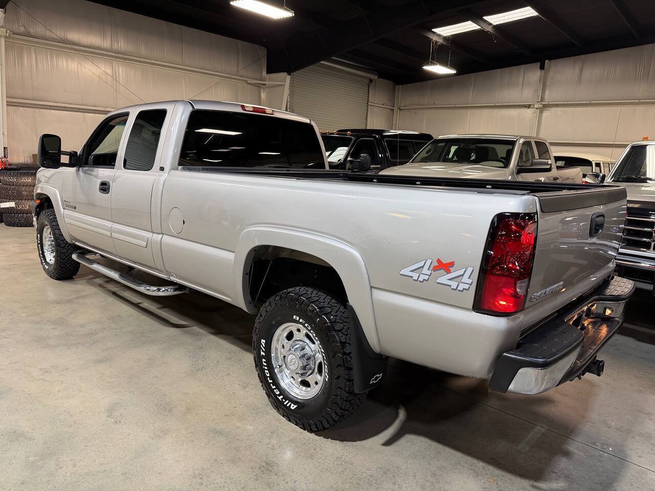 Used 2006 Chevrolet Silverado 2500 LT w/ Skid Plate Package AWD/4WD image 3