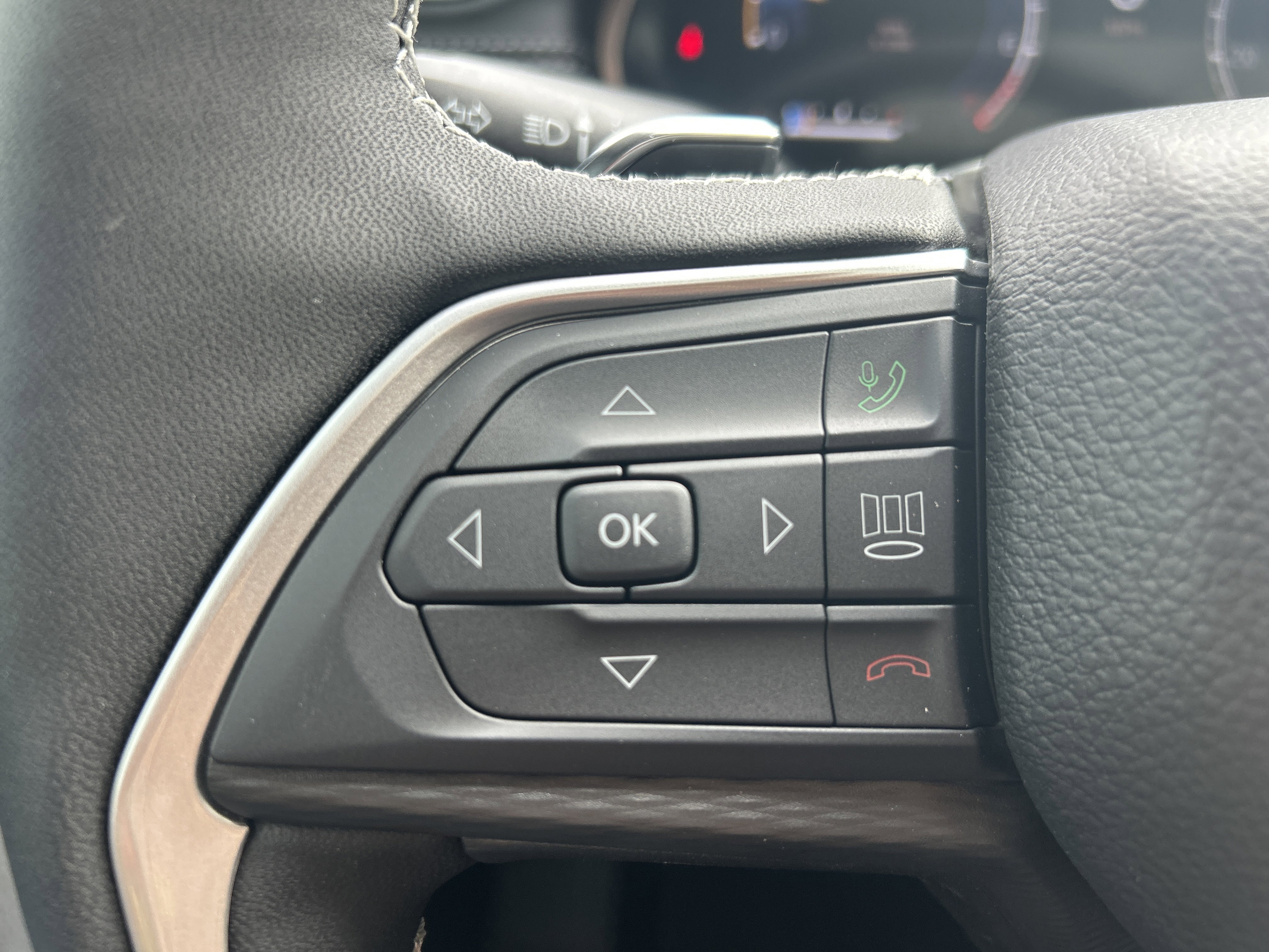 New 2025 Jeep Grand Cherokee Altitude image 21