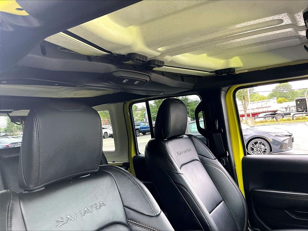 Used 2024 Jeep Wrangler Unlimited Sahara w/ Technology Group AWD/4WD image 22