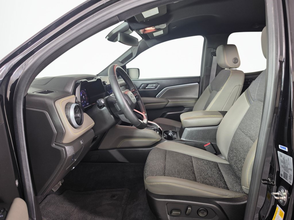 Used 2024 Chevrolet Colorado ZR2 w/ Technology Package AWD/4WD image 28