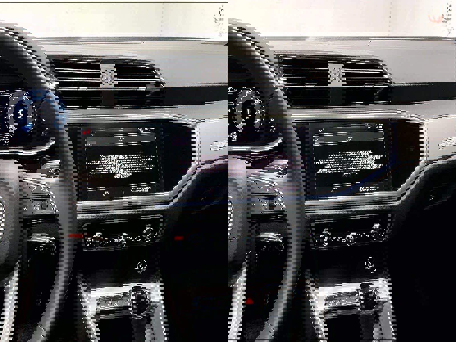 Certified 2025 Audi Q3 2.0T Premium image 9