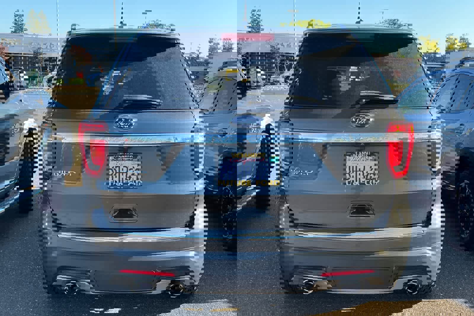 Used 2019 Ford Explorer Limited w/ Class III Trailer Tow Package FWD image 5