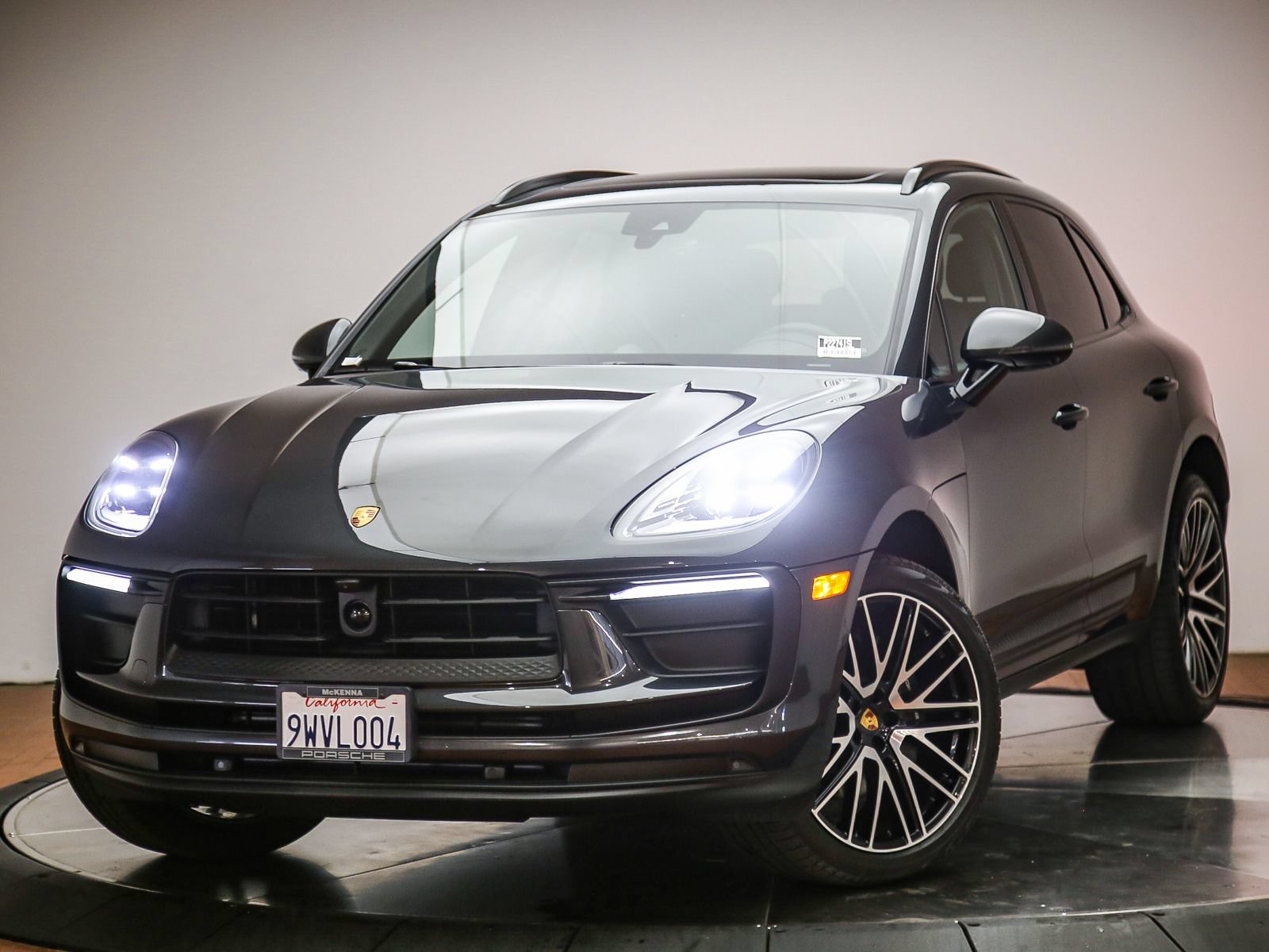 Certified 2026 Porsche Macan AWD/4WD image 1