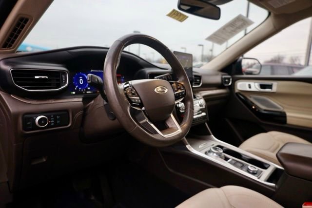 Used 2022 Ford Explorer Platinum w/ Equipment Group 601A image 19