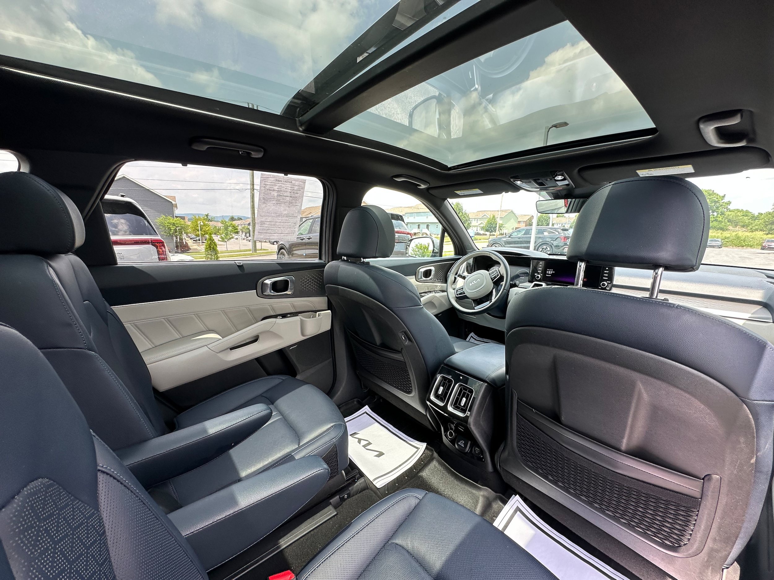Used 2023 Kia Sorento SX Prestige w/ Panoramic Sunroof Package AWD/4WD image 14