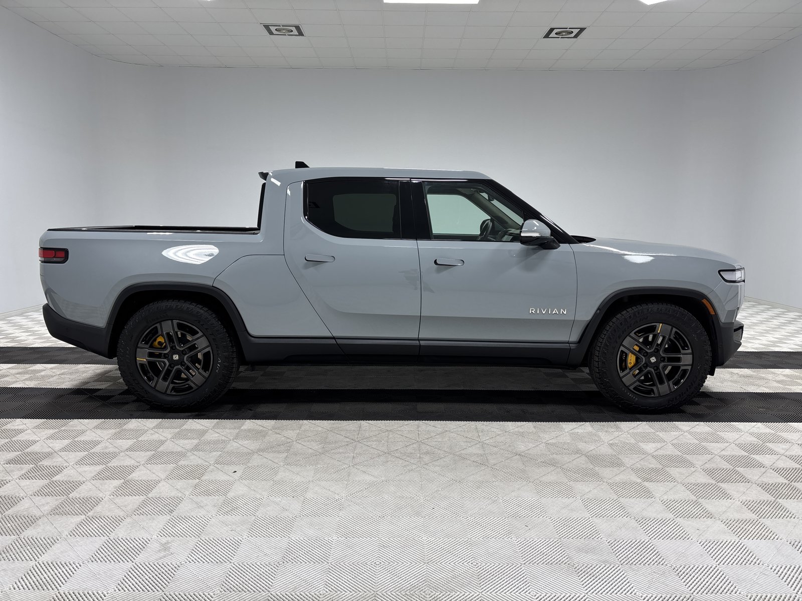 Used 2024 Rivian R1T Adventure AWD/4WD image 6