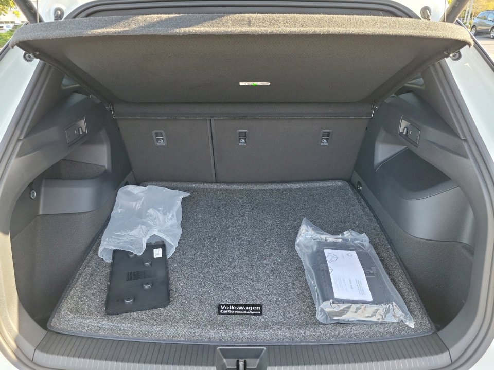 New 2026 Volkswagen Tiguan SEL R-Line image 15