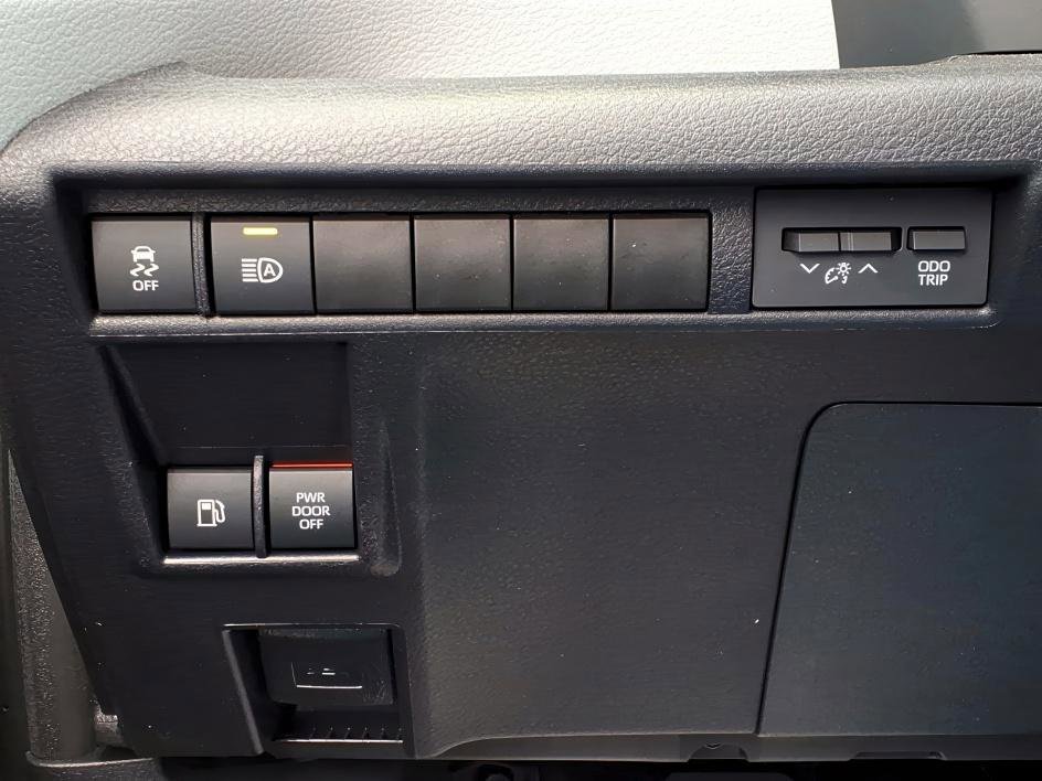 Used 2025 Toyota Sienna XLE image 22