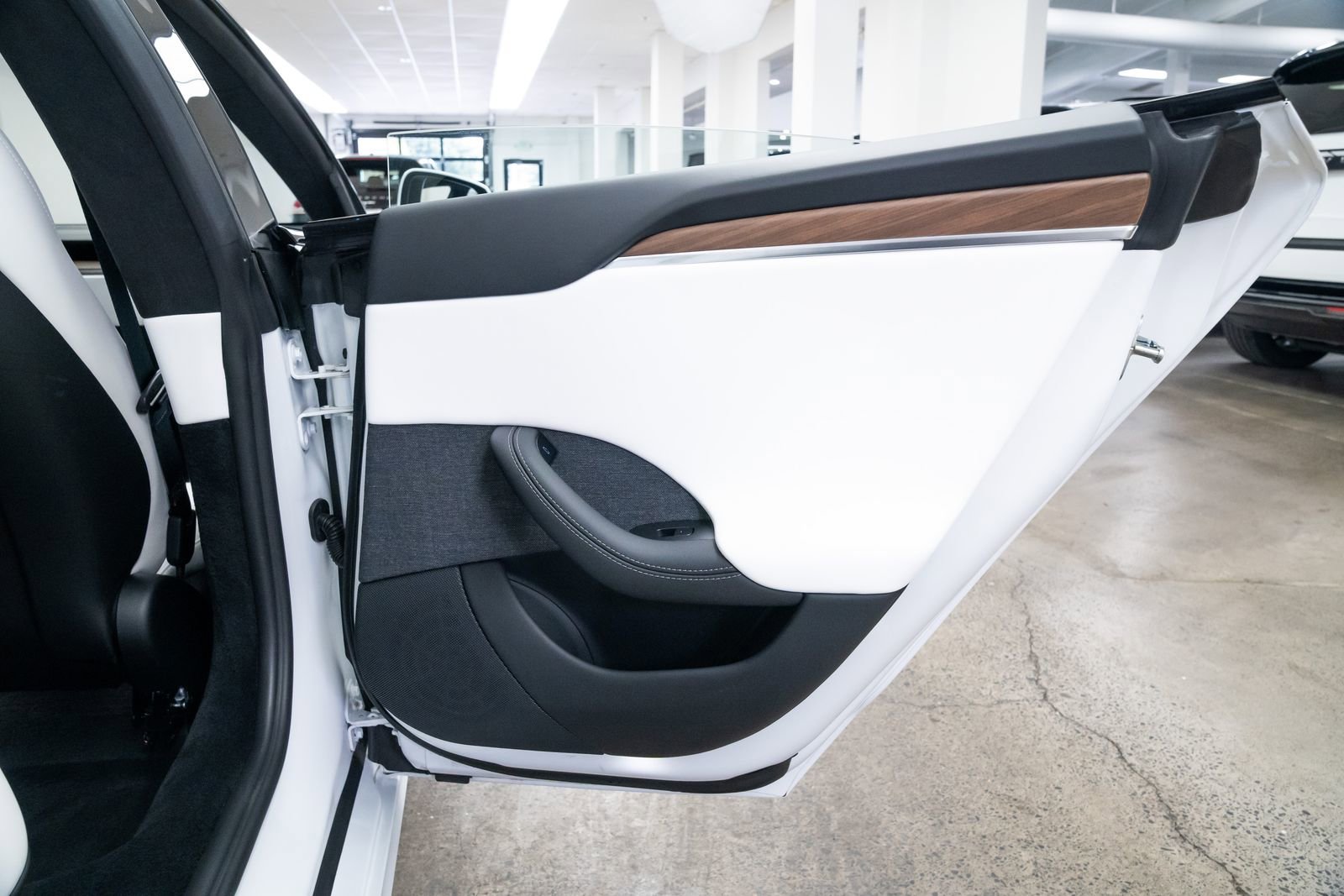 Used 2024 Tesla Model S image 21