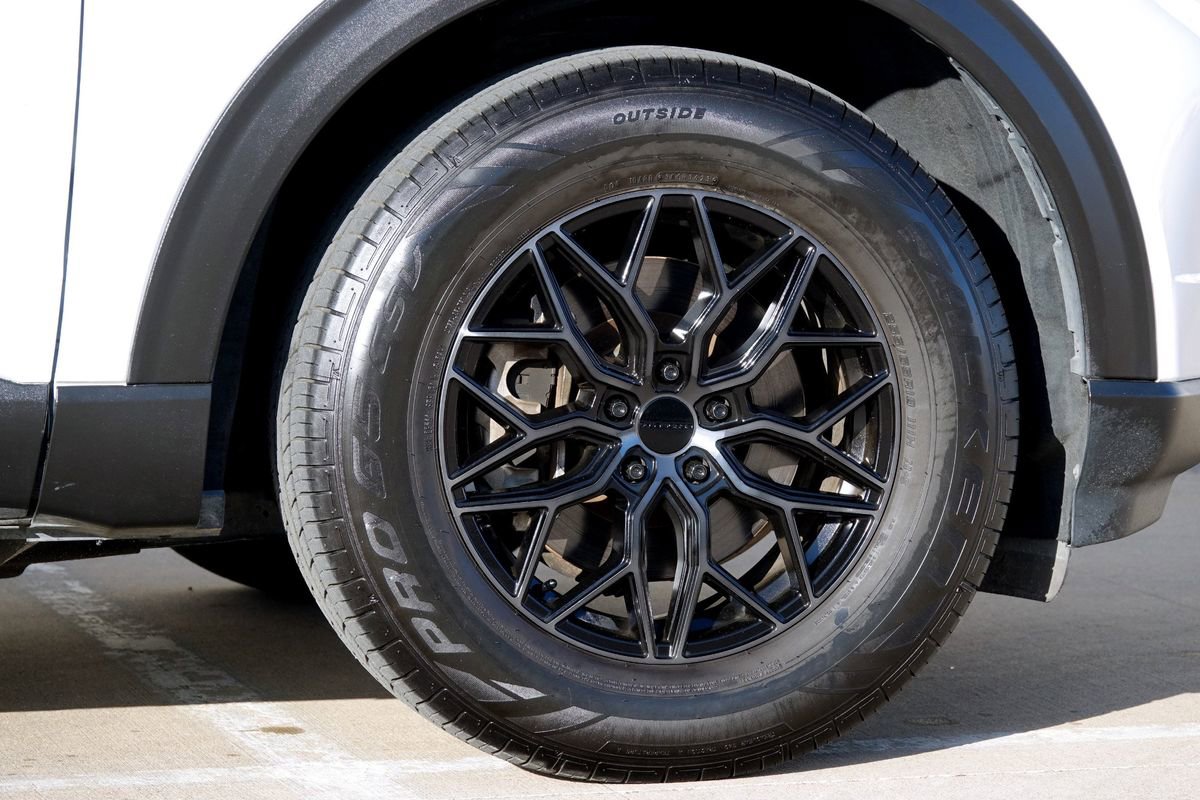 Used 2020 Ford Explorer XLT image 30