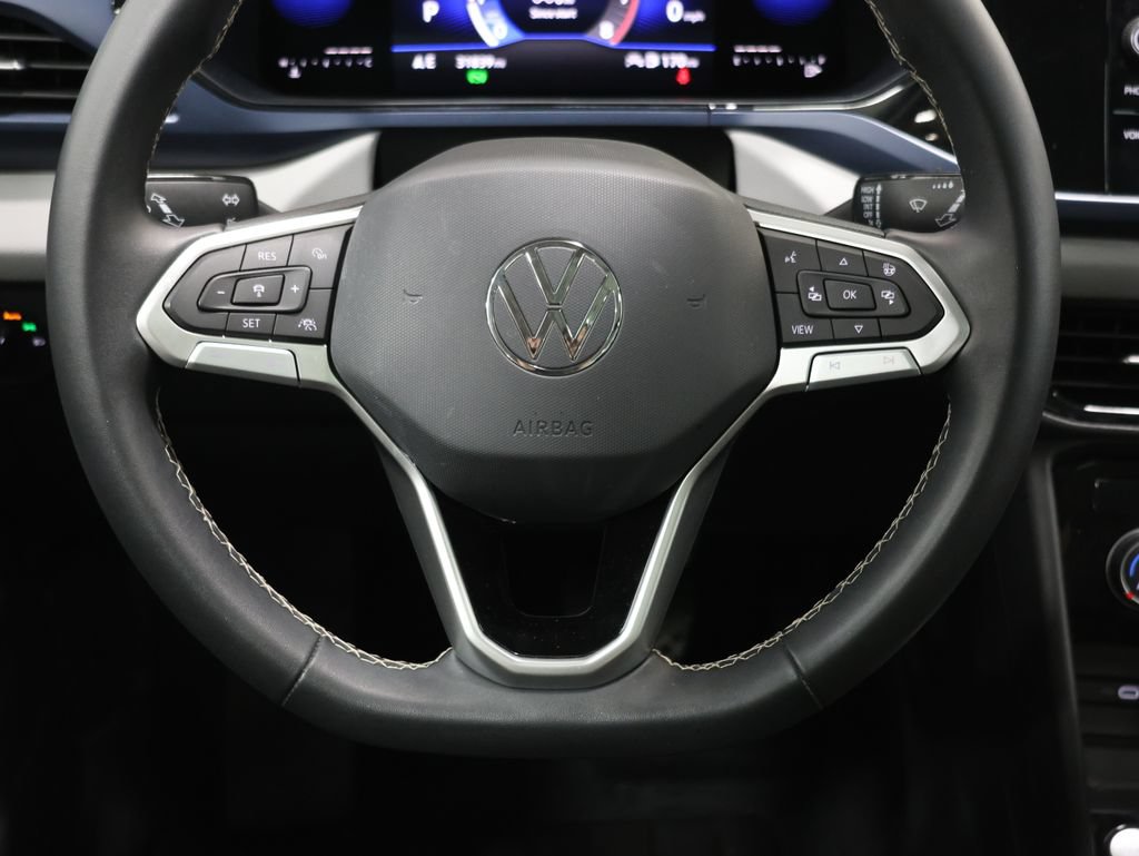 Used 2023 Volkswagen Taos SE w/ Panoramic Sunroof Package AWD/4WD image 17