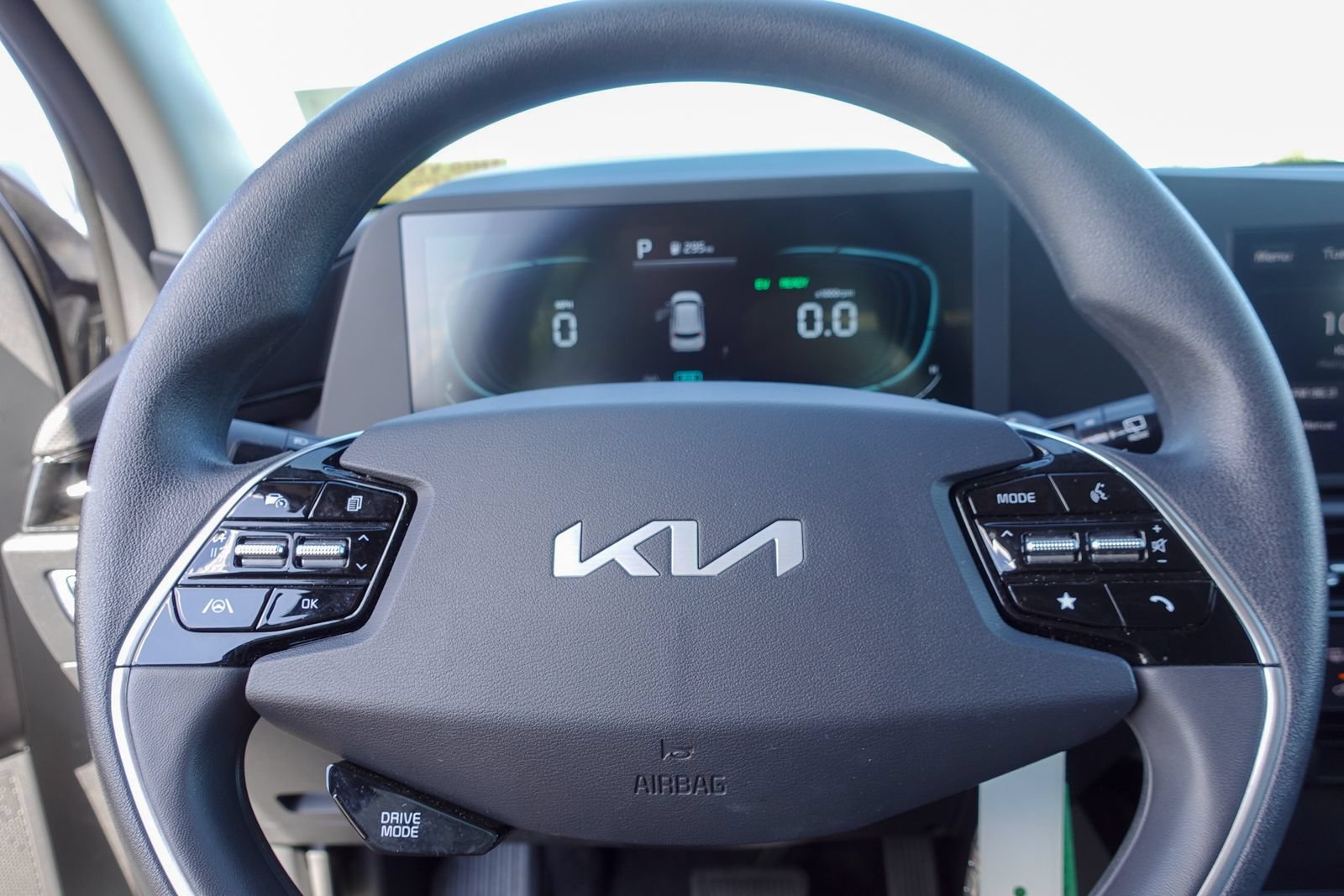 Used 2025 Kia Niro LX FWD image 17