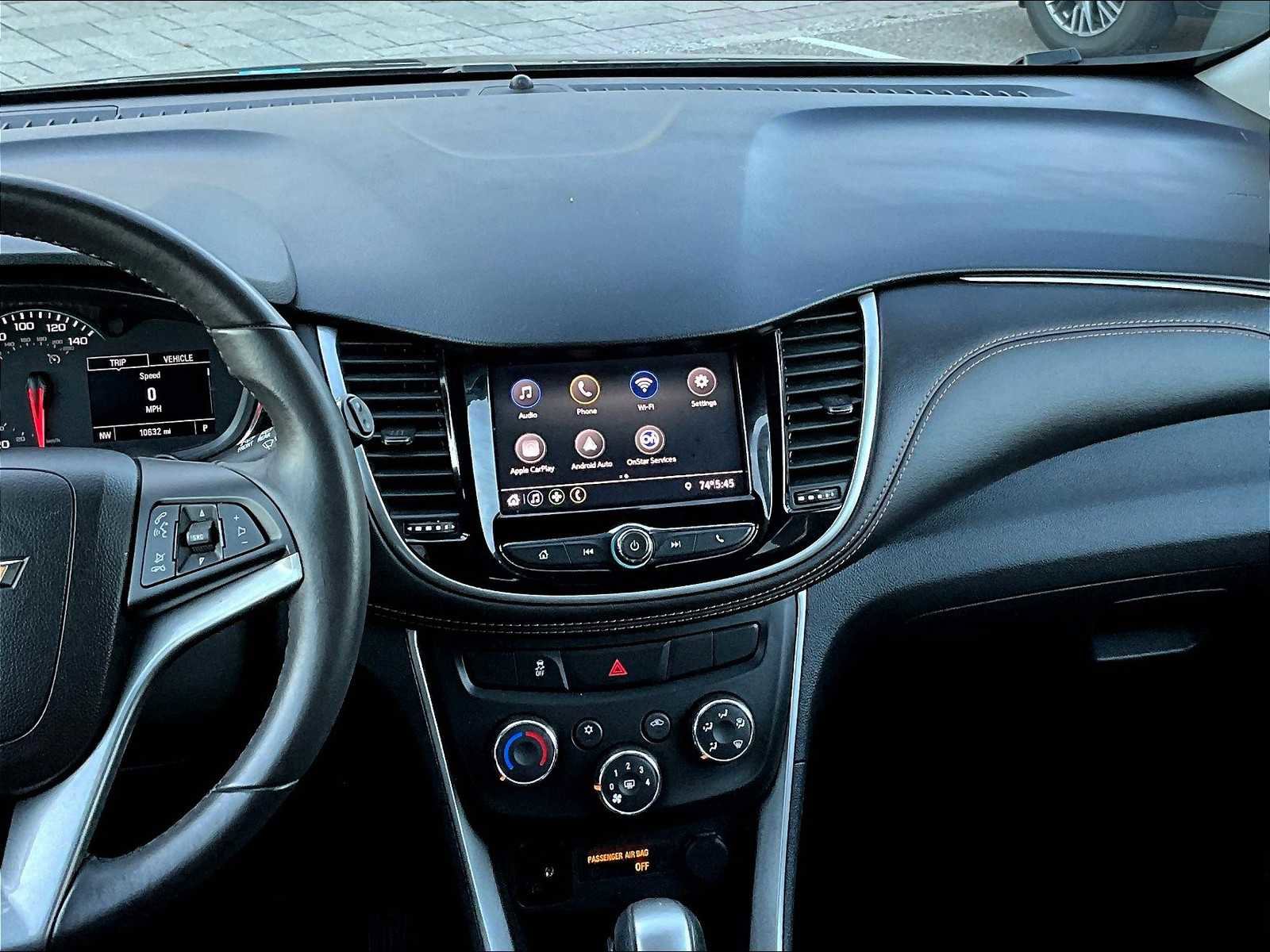 Used 2022 Chevrolet Trax LT w/ LT Convenience Package image 18