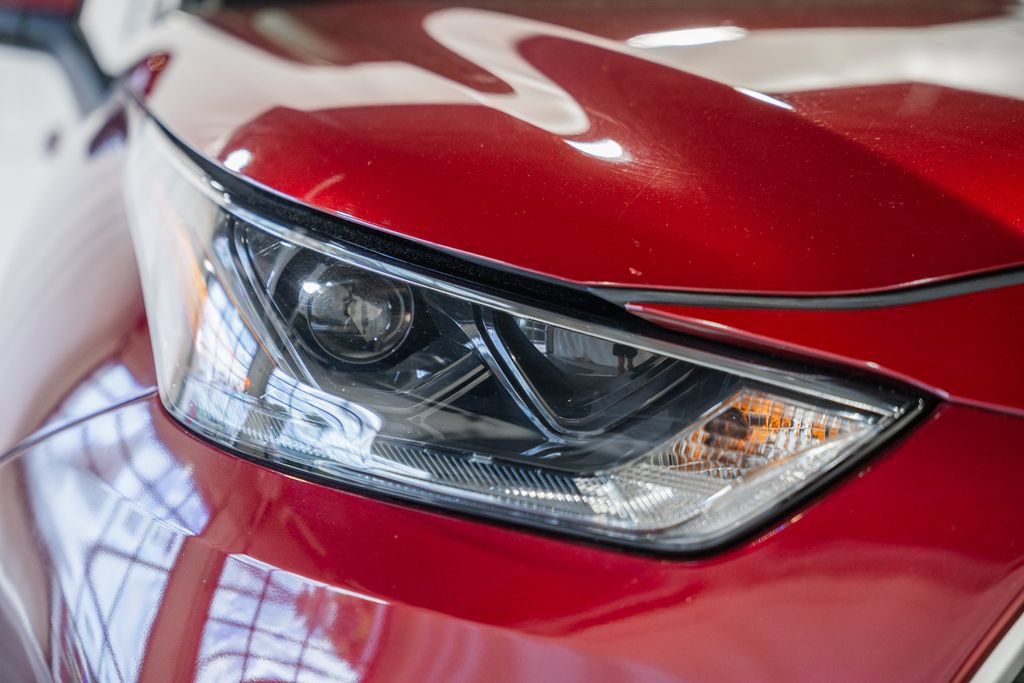 Used 2022 Toyota Highlander XLE AWD/4WD image 9