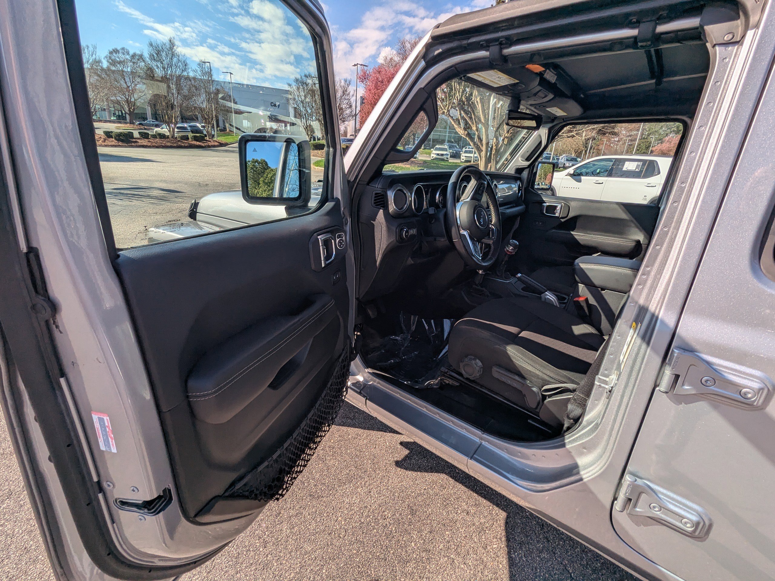 Used 2018 Jeep Wrangler Unlimited Sahara image 23