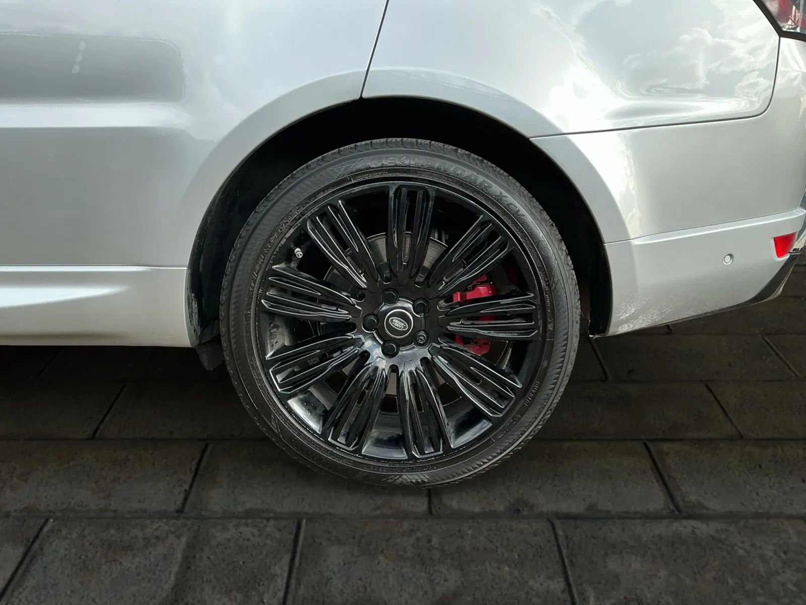 Used 2020 Land Rover Range Rover Sport HSE Dynamic image 16