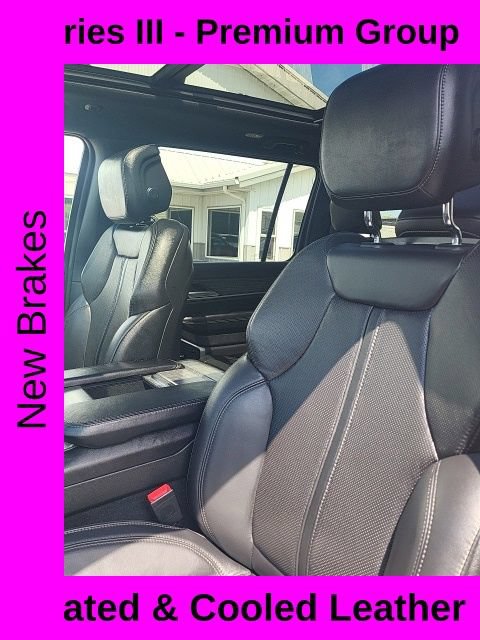 Used 2023 Jeep Wagoneer Series III w/ Premium Group I AWD/4WD image 13