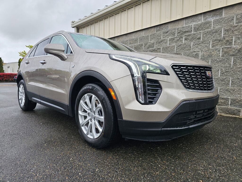 Certified 2023 Cadillac XT4 Luxury w/ Cold Weather Package image 13
