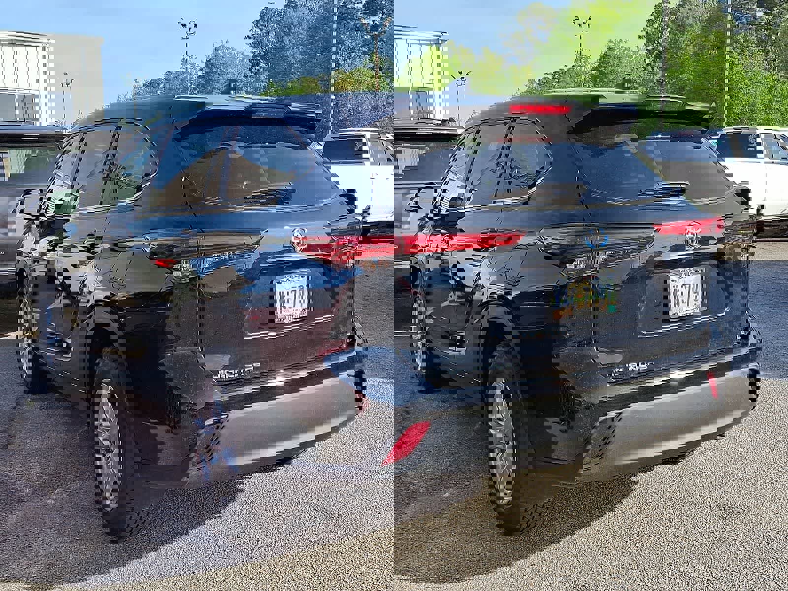 Used 2023 Toyota Highlander LE image 4