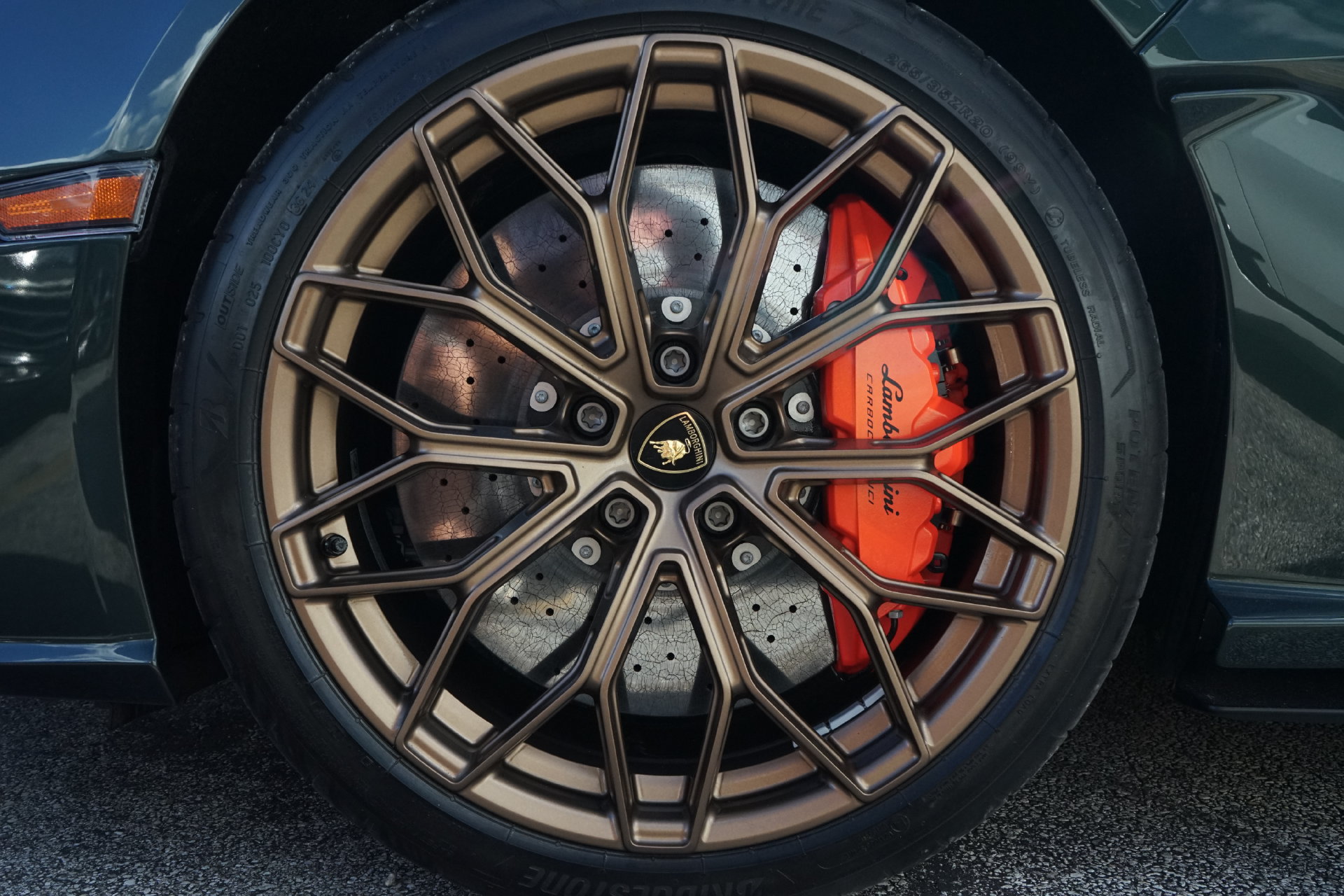 Used 2025 Lamborghini Revuelto AWD/4WD image 28