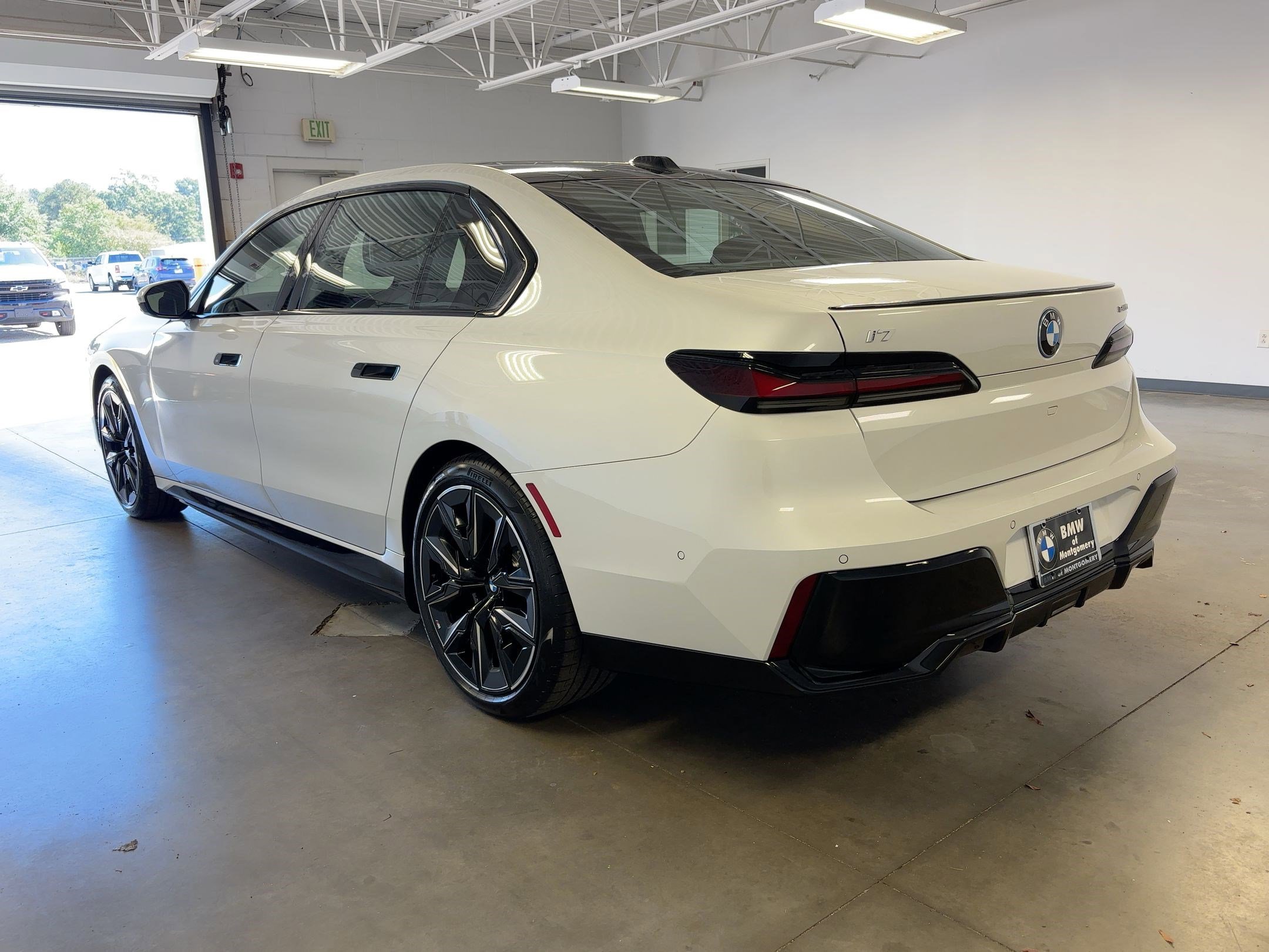 New 2026 BMW i7 eDrive50 w/ M Sport Package image 3