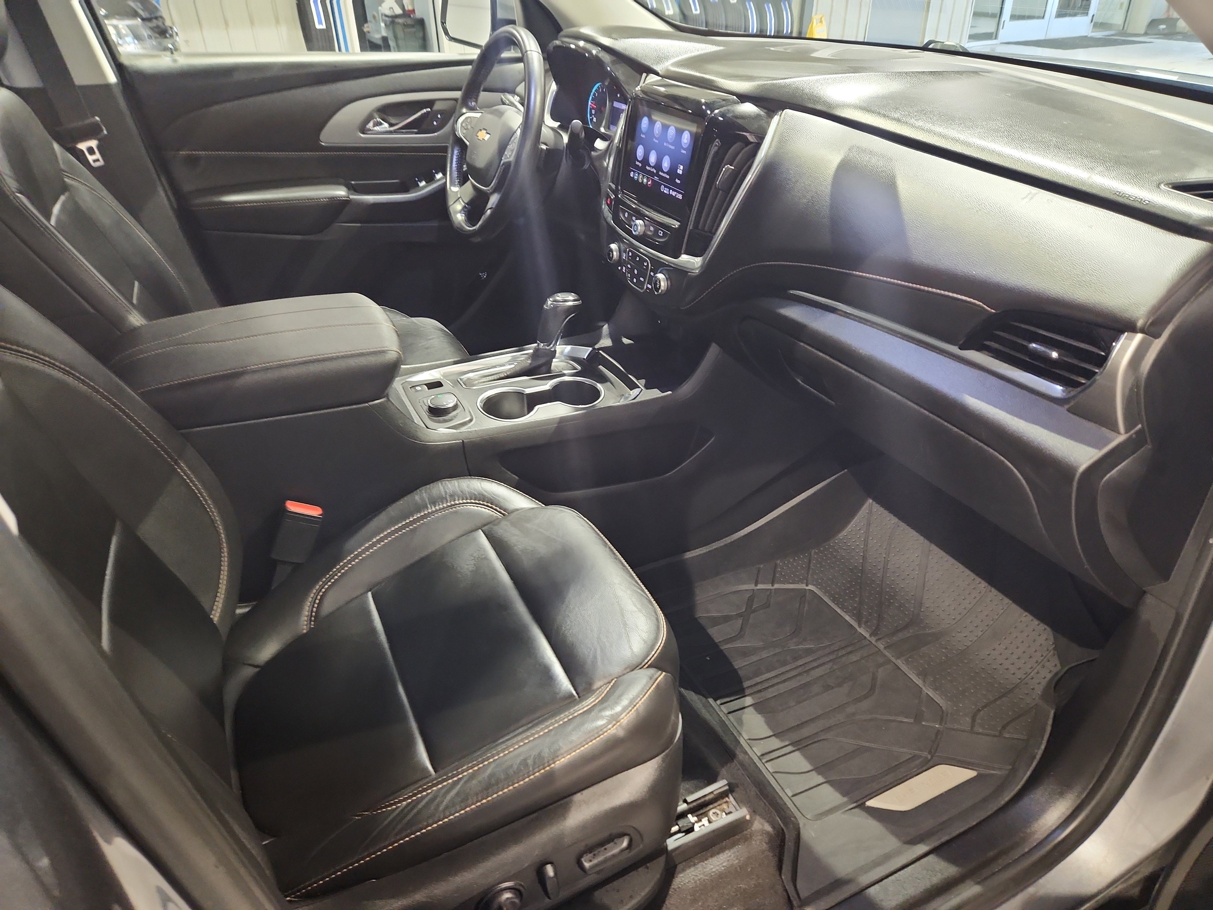 Used 2020 Chevrolet Traverse LT w/ LPO, Floor Liner Package image 16