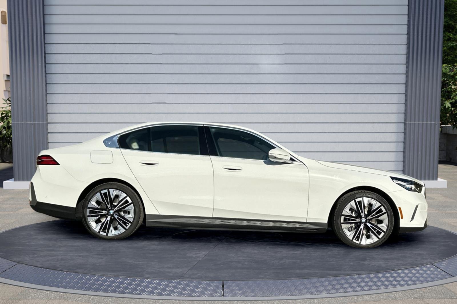 New 2026 BMW i5 eDrive40 image 3