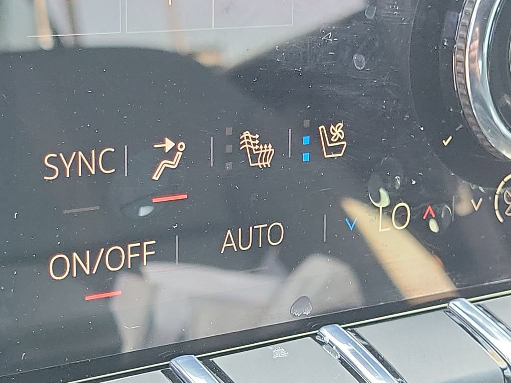 Used 2026 GMC Acadia AT4 w/ Luxury Package AWD/4WD image 35