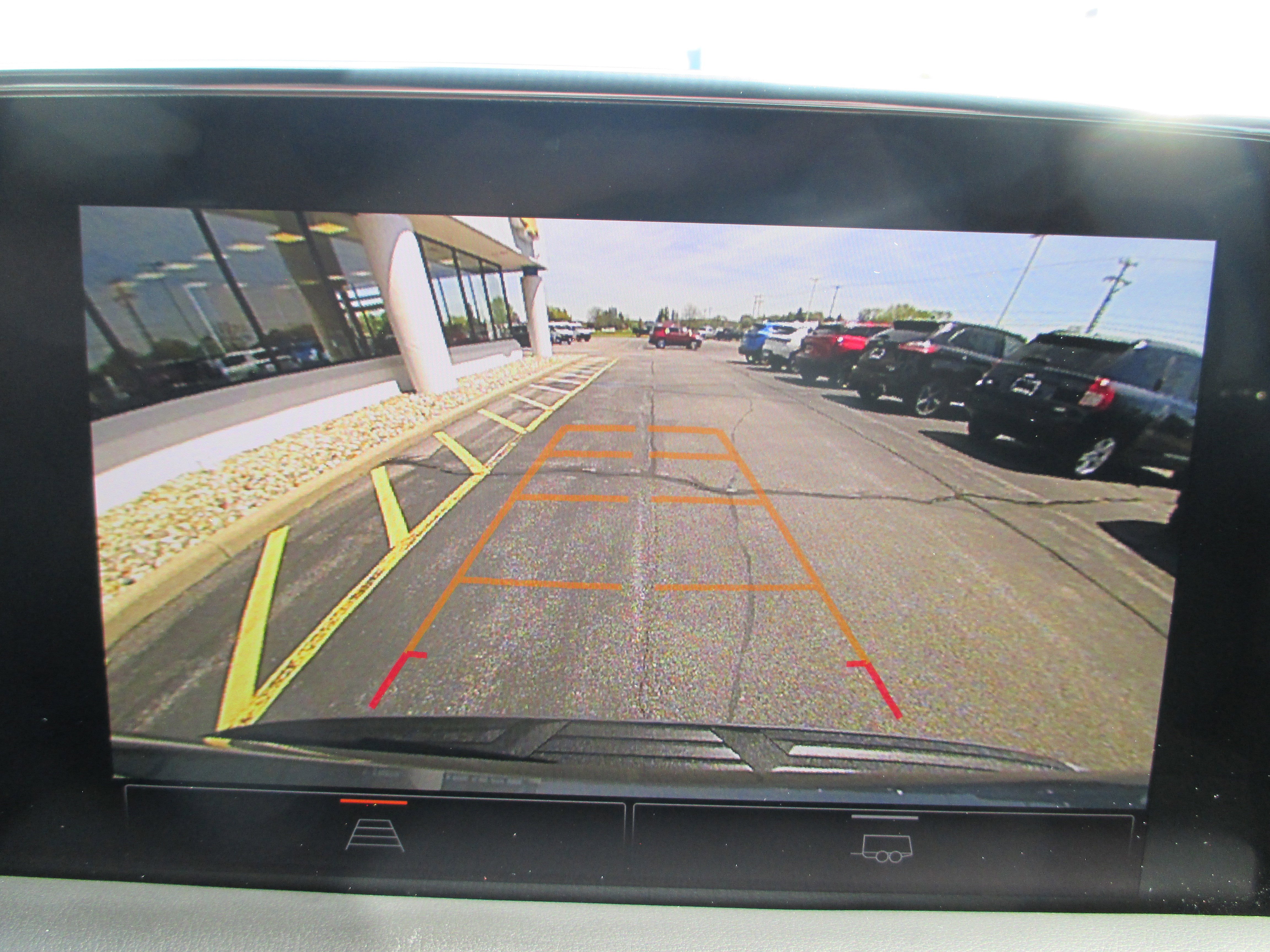 Used 2023 GMC Yukon SLE w/ Gmc Pro Safety Plus Package AWD/4WD image 22