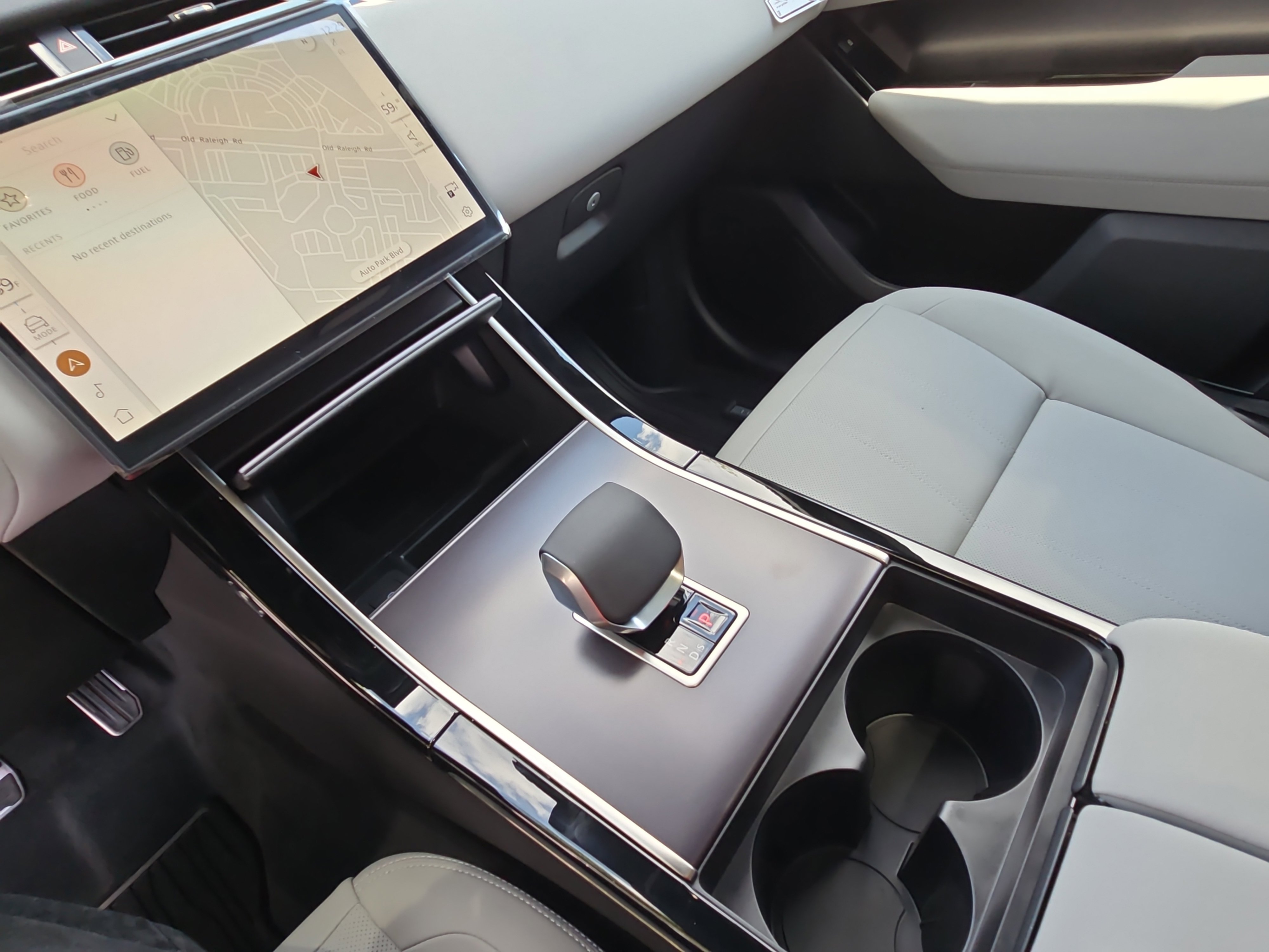 New 2026 Land Rover Range Rover Velar Dynamic SE image 25
