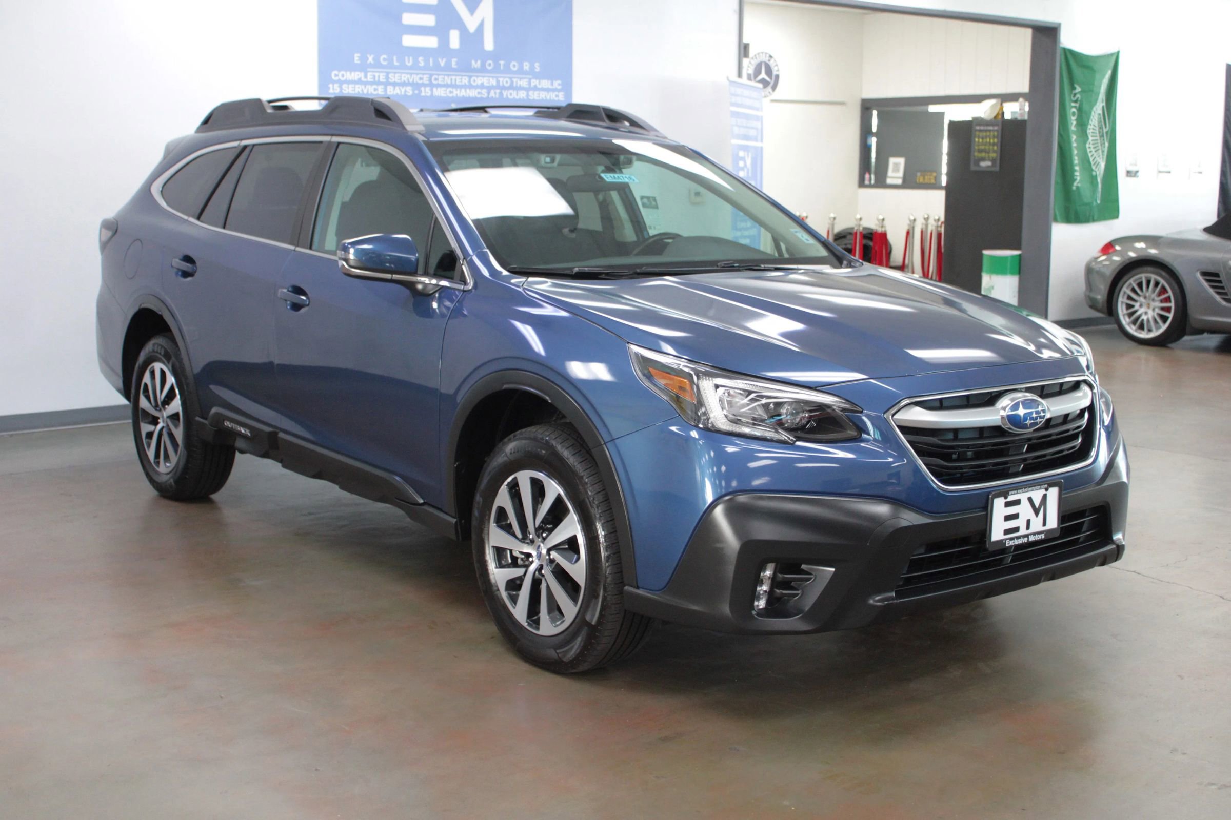 Used 2022 Subaru Outback Premium image 2
