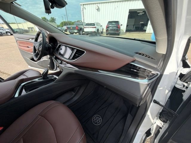 Used 2019 Buick Enclave Avenir w/ Avenir Technology Package AWD/4WD image 31