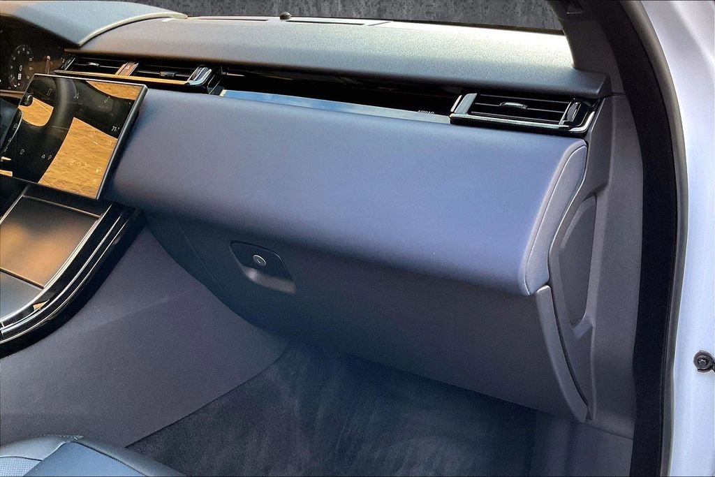 Certified 2025 Land Rover Range Rover Velar Dynamic SE image 26