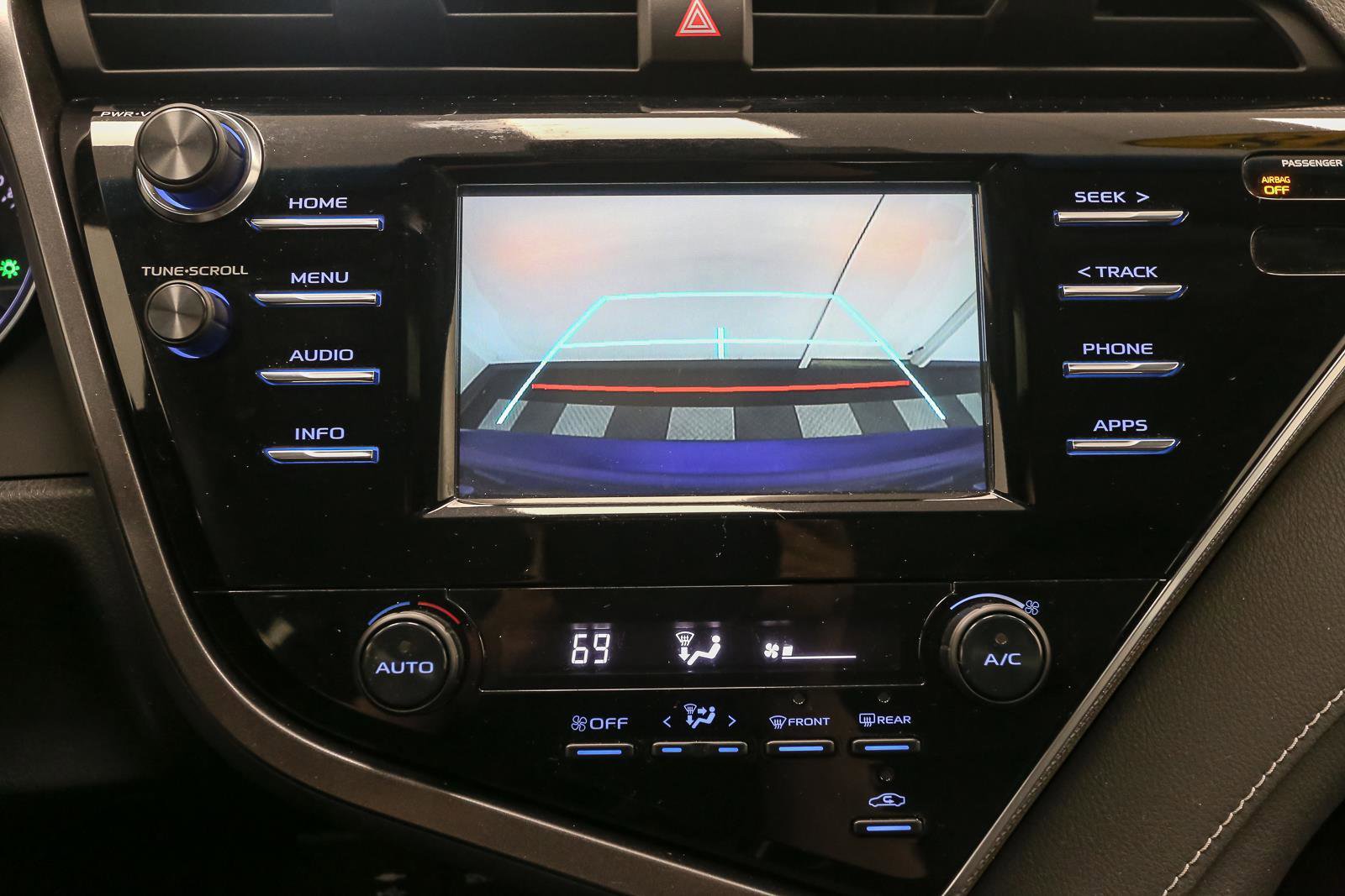 Used 2018 Toyota Camry SE image 30