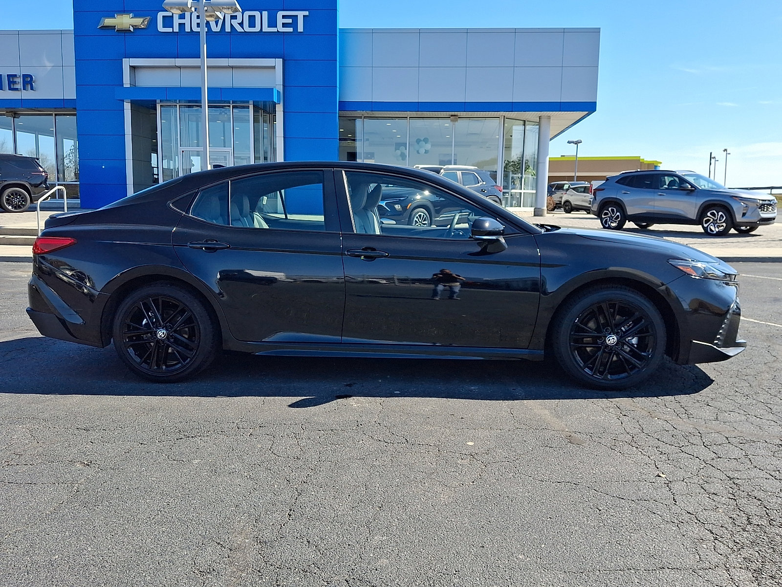 Used 2025 Toyota Camry SE image 7